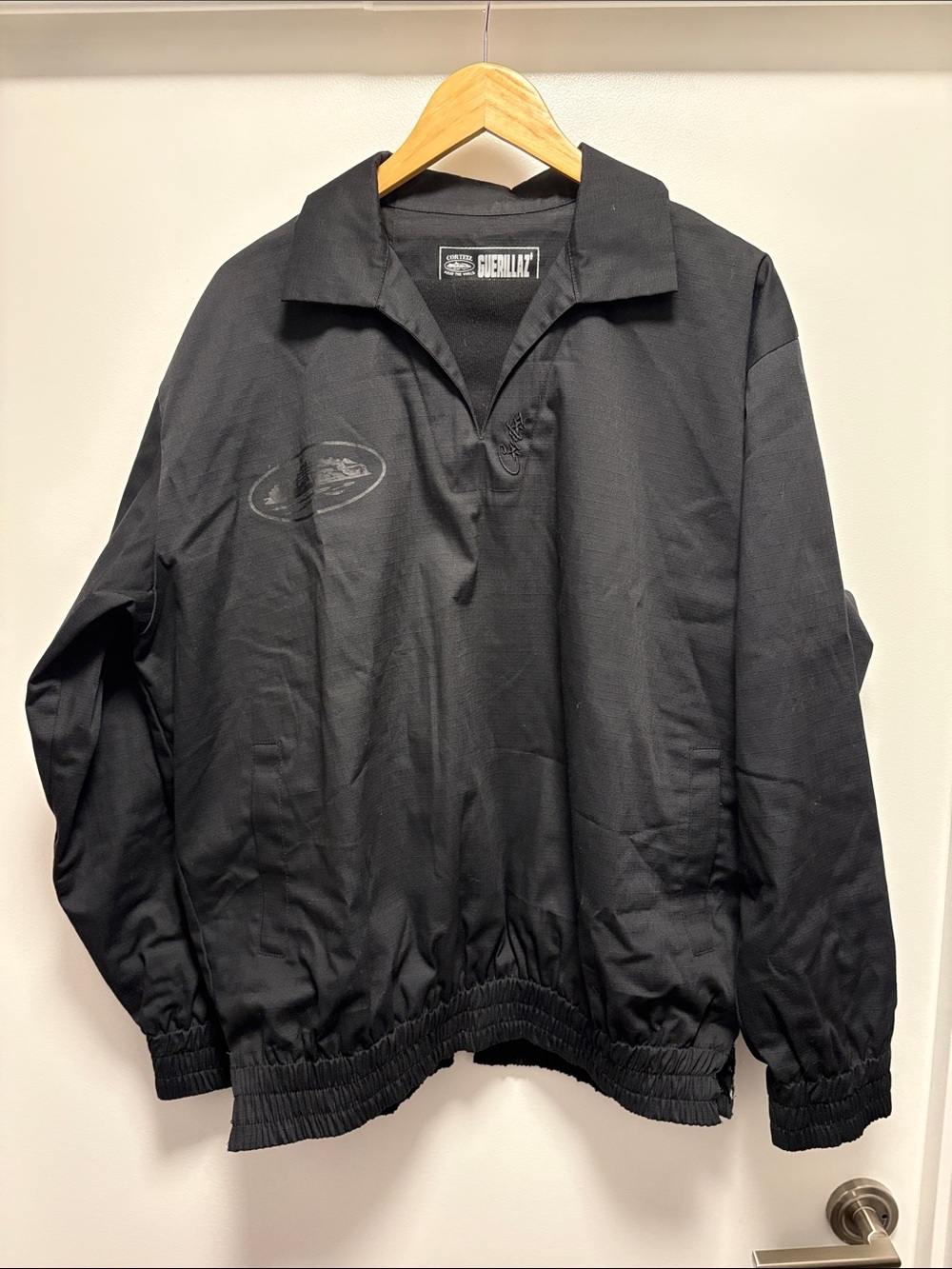 Corteiz Black Pullover Windbreaker in black on black logo hits